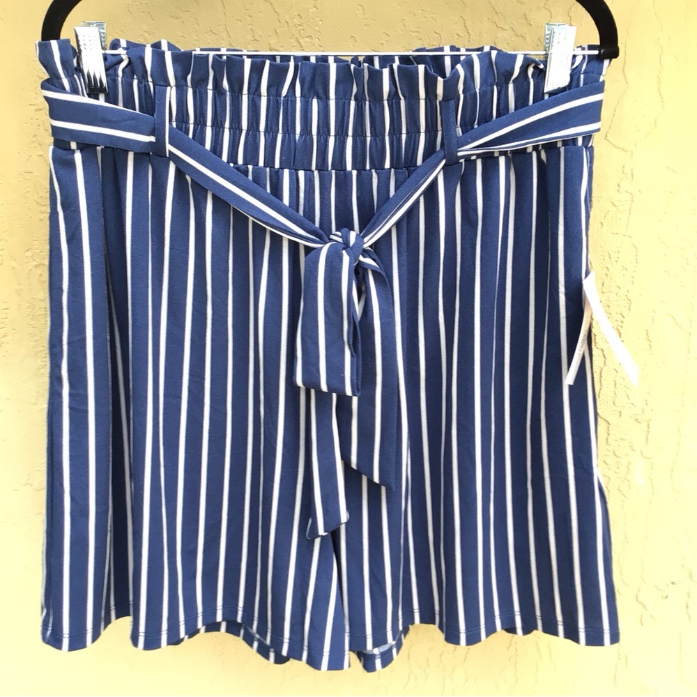 LULAROE Ella Shorts NWT Size Large Blue & White Stripes